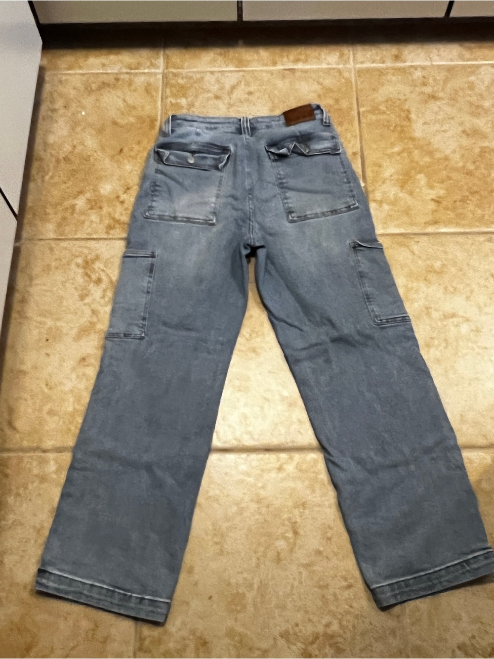 Women’s Judy Blue Cargo Jeans in Faded Blue